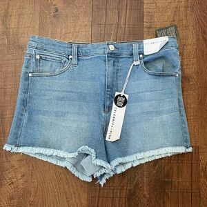 NWT celebrity pink high rise jeans shorts 15/32